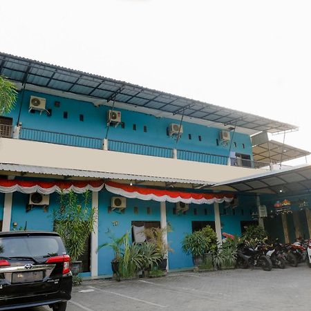 Oyo 1784 Hj. Aniek Residence Madiun Esterno foto