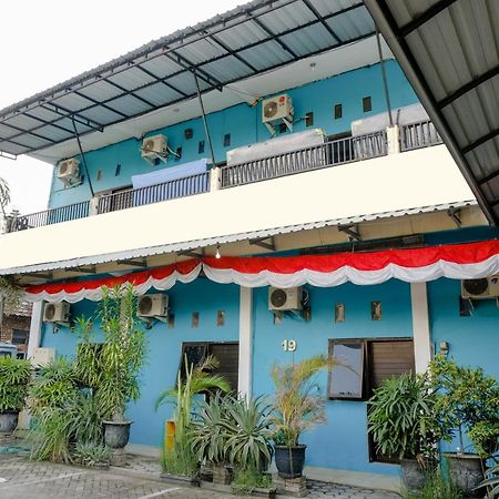 Oyo 1784 Hj. Aniek Residence Madiun Esterno foto