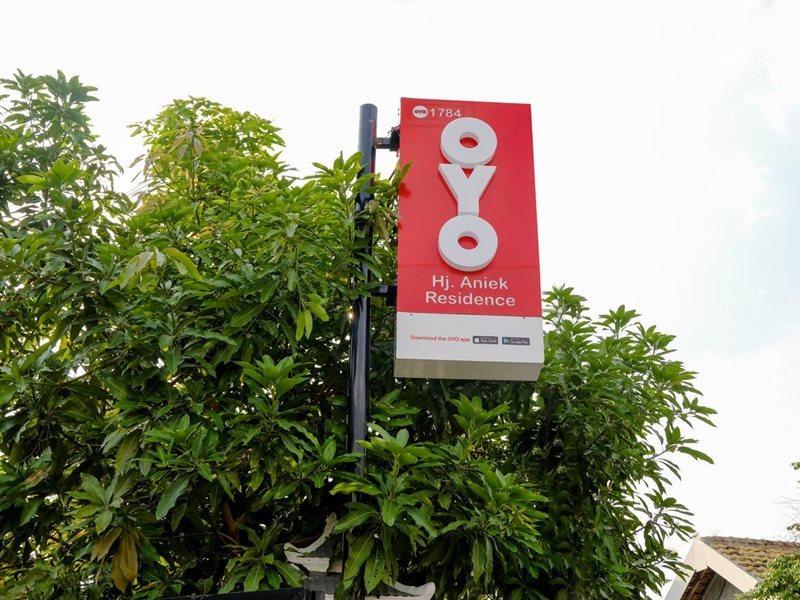 Oyo 1784 Hj. Aniek Residence Madiun Esterno foto