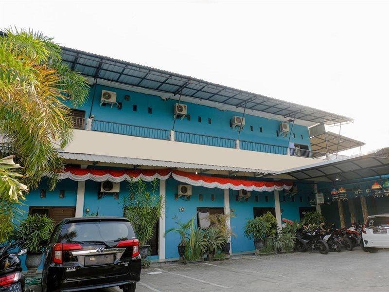 Oyo 1784 Hj. Aniek Residence Madiun Esterno foto
