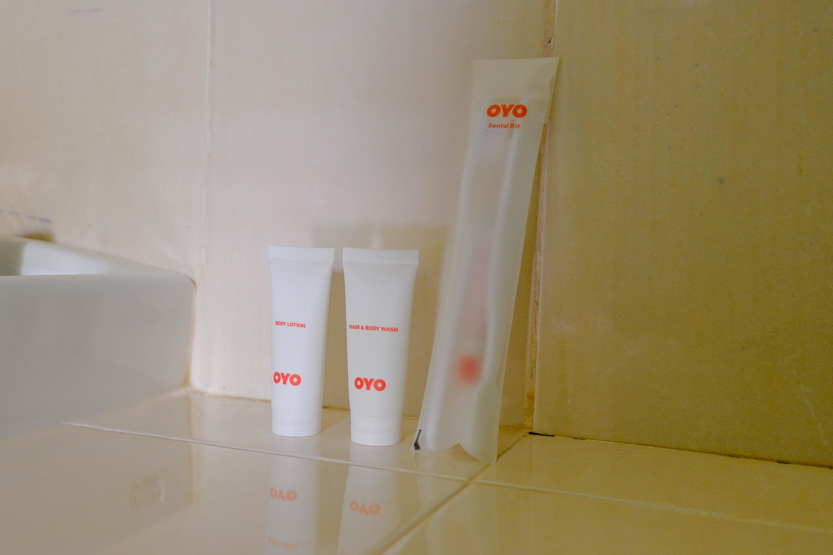 Oyo 1784 Hj. Aniek Residence Madiun Esterno foto
