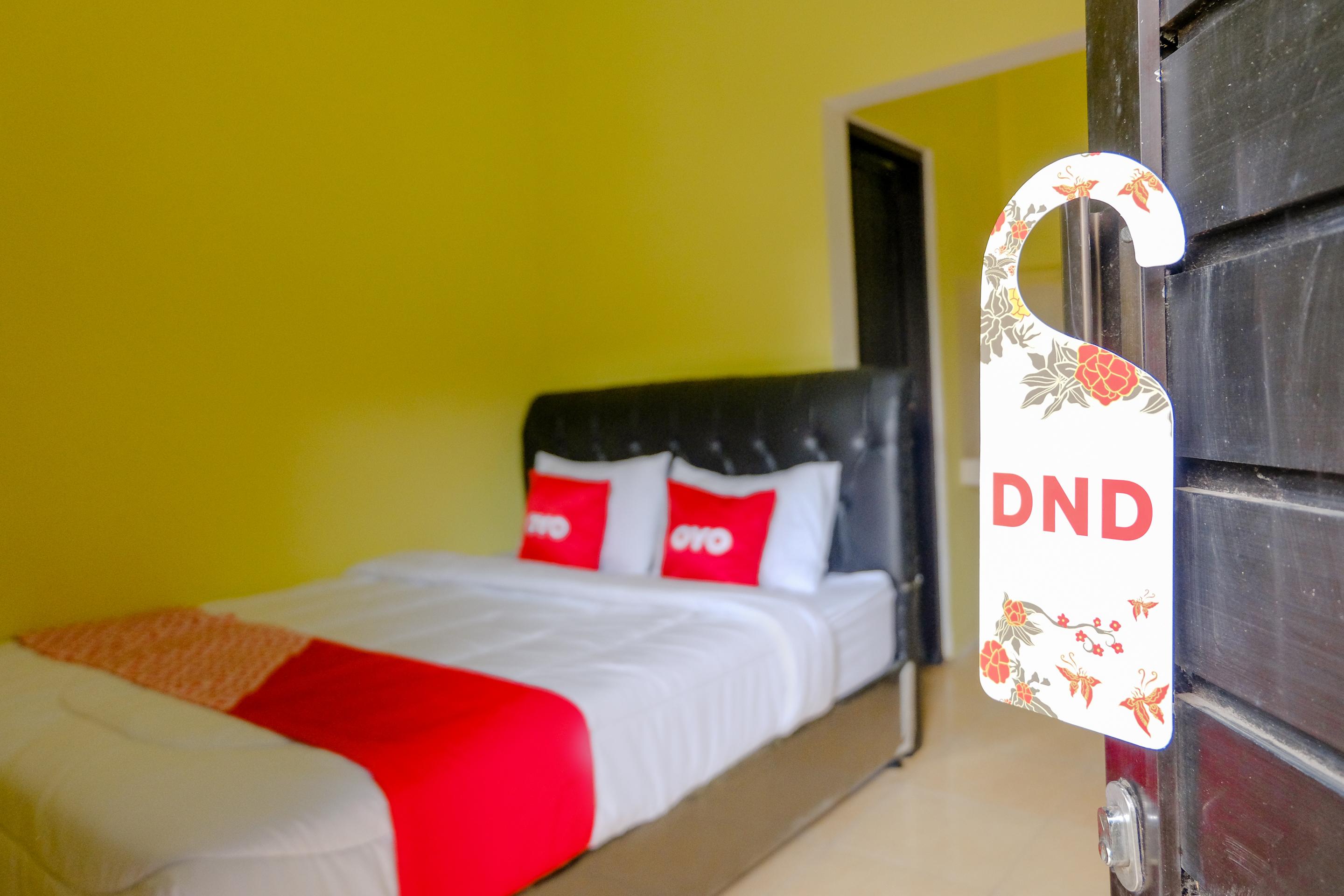 Oyo 1784 Hj. Aniek Residence Madiun Esterno foto