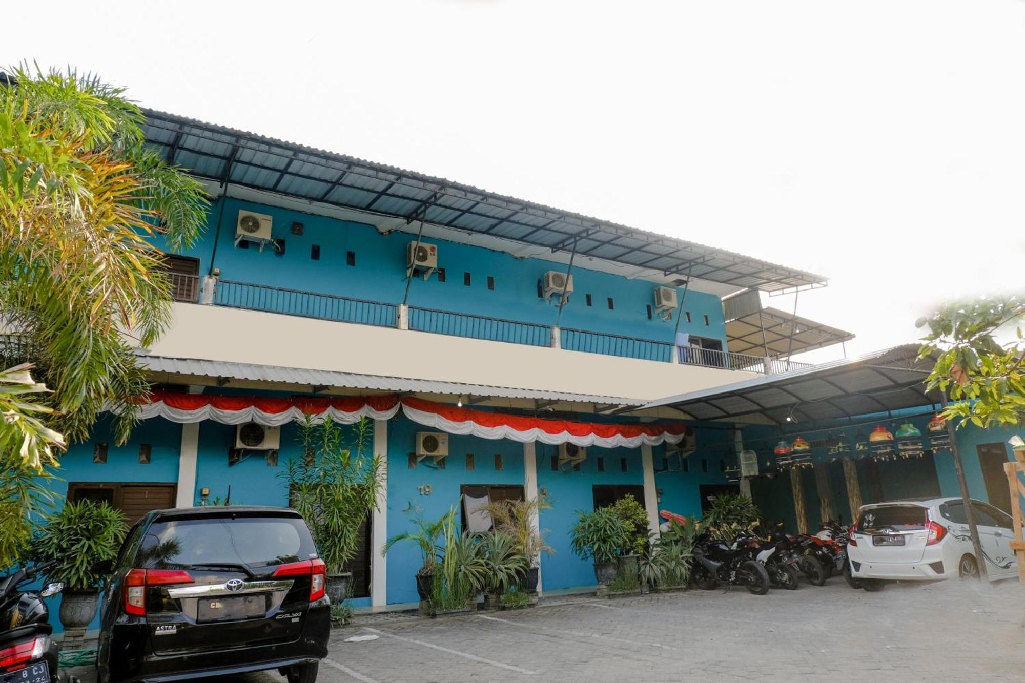 Oyo 1784 Hj. Aniek Residence Madiun Esterno foto