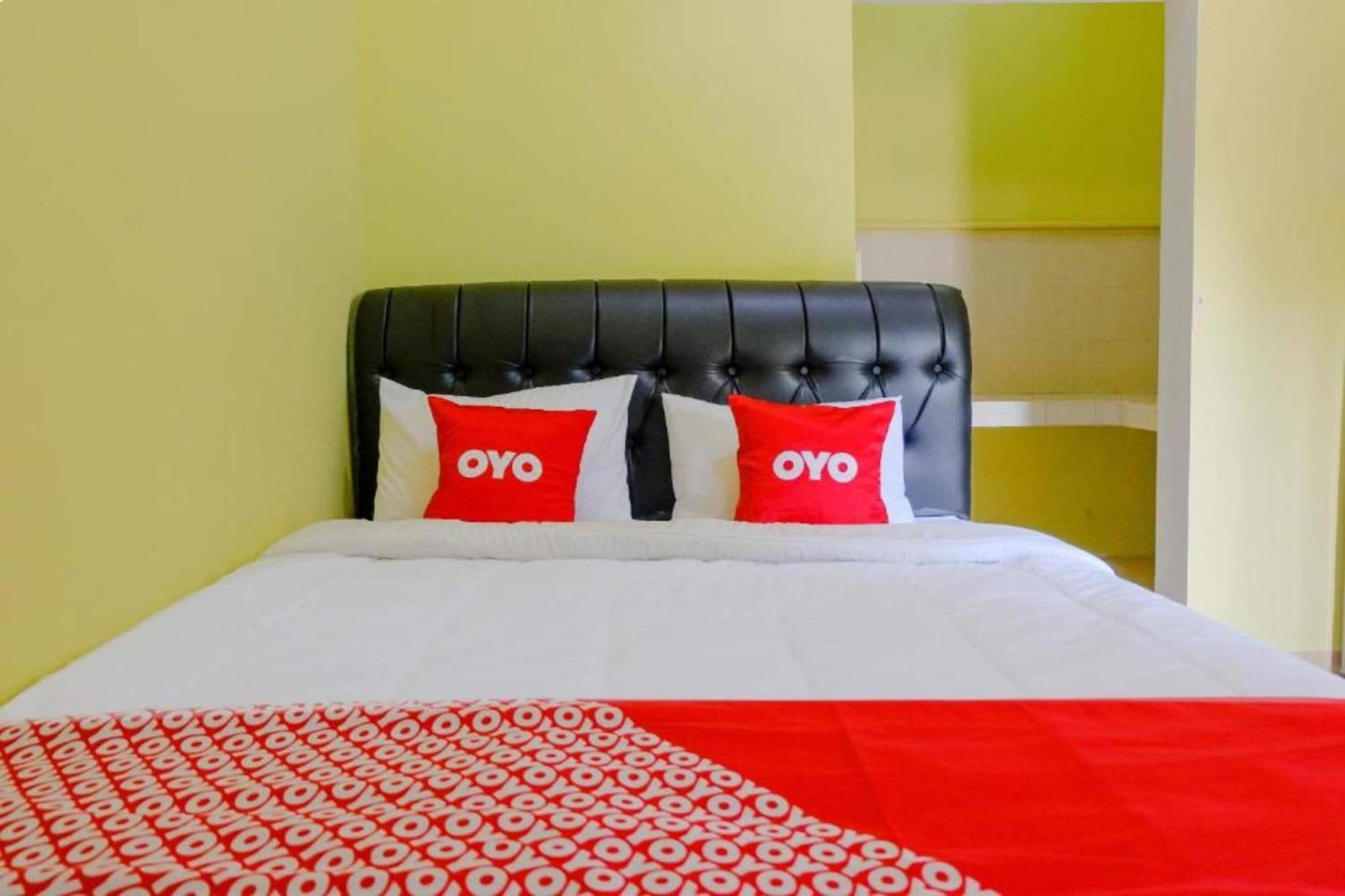 Oyo 1784 Hj. Aniek Residence Madiun Esterno foto